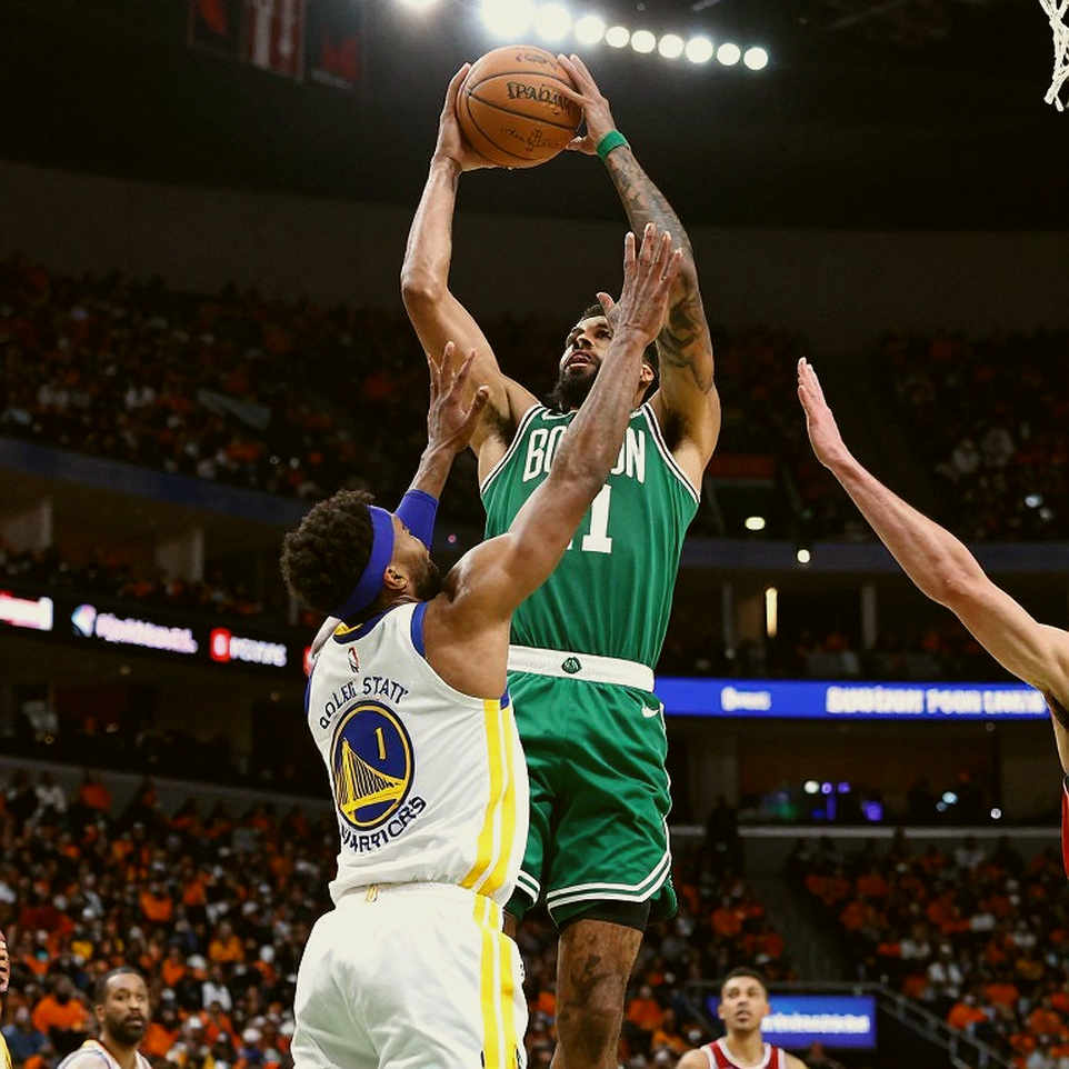 ASVEL rơi từ 59 xuống 24 triệu euro: Tony Parker, ba chiếc ghế và hai khoảng trống ở hai đầu sân