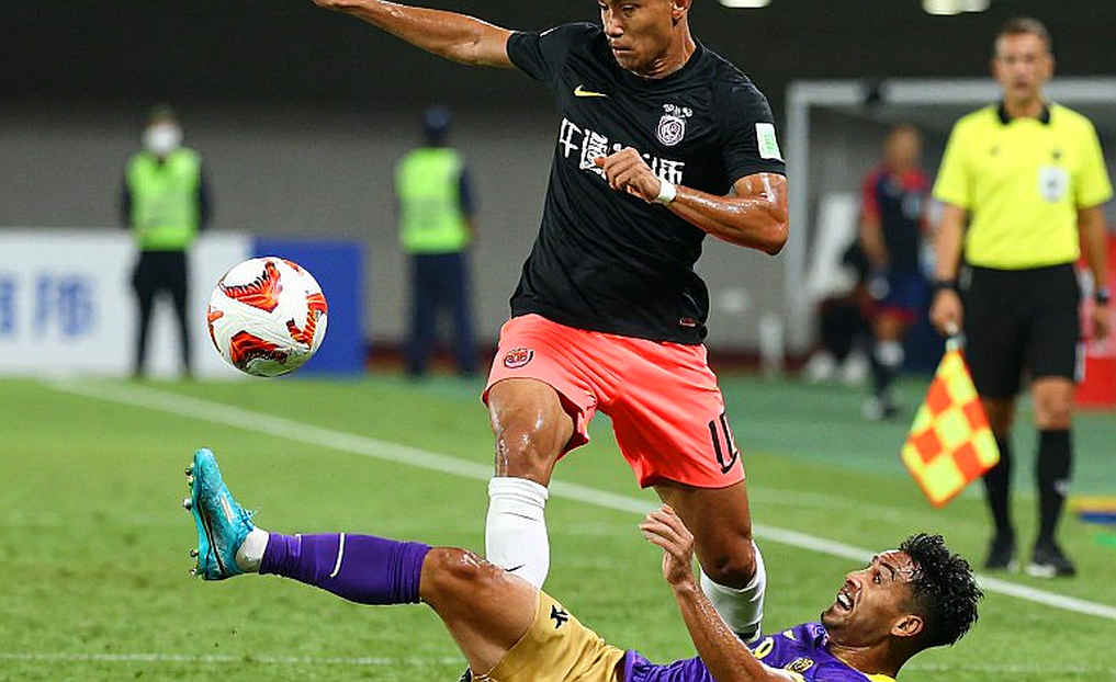 Sáng 27/9: Cú ngã nhẹ của Mbappe, bài toán tải trọng và giới hạn của bản tin y tế